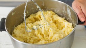 8 Gabimet që Bëni Kur Përgatisni Purenë e Patateve