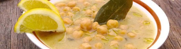 Supë e Ngrohtë me Qiqra – Receta më e Shijshme e Stinës