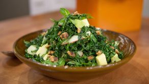 Sallata me Kale, Avokado dhe Limon - Thesar Vlerash për Trupin