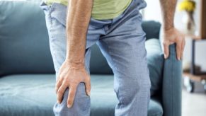 Ecni Shpejt për të Ndalur Dhimbjet e Këmbëve - Këshillat e Mjekëve