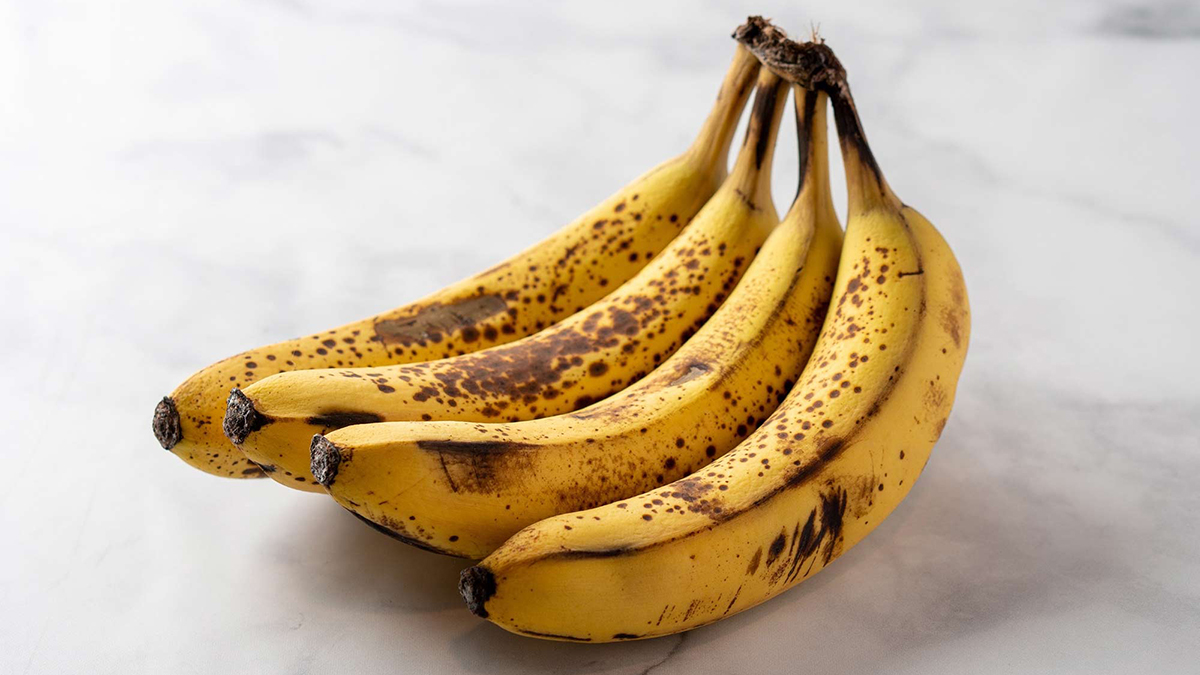 Mos i Hidhni Bananet Ngjyrë Kafe – Arsyet Pse Ato Janë të Mira