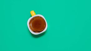 Sa kafe duhet të pini për të humbur në peshë? Studimi që vërteton vetitë e kafes