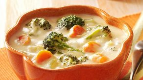 Supë Pule me Brokoli dhe Karrota - Shija e Shëndetit të Mirë